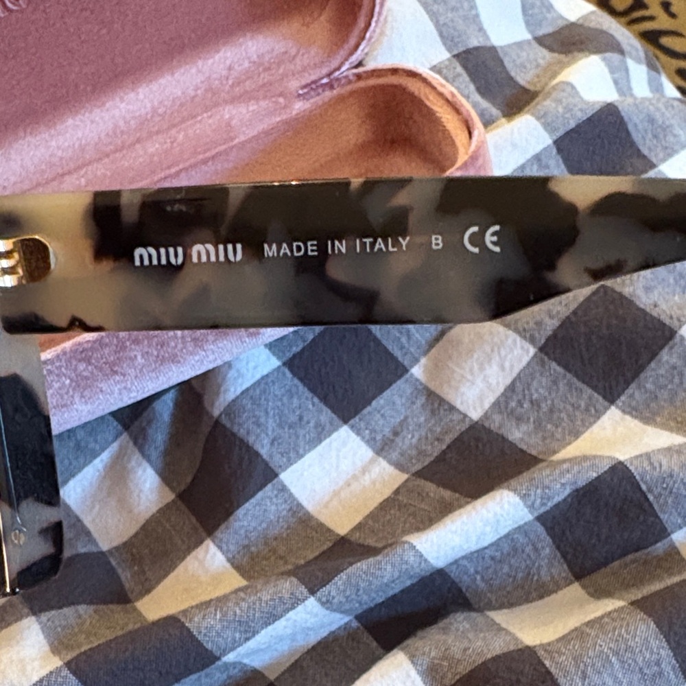 Miu Miu Leopard Print Sunglasses with Pink Case - Picture 8 of 8
